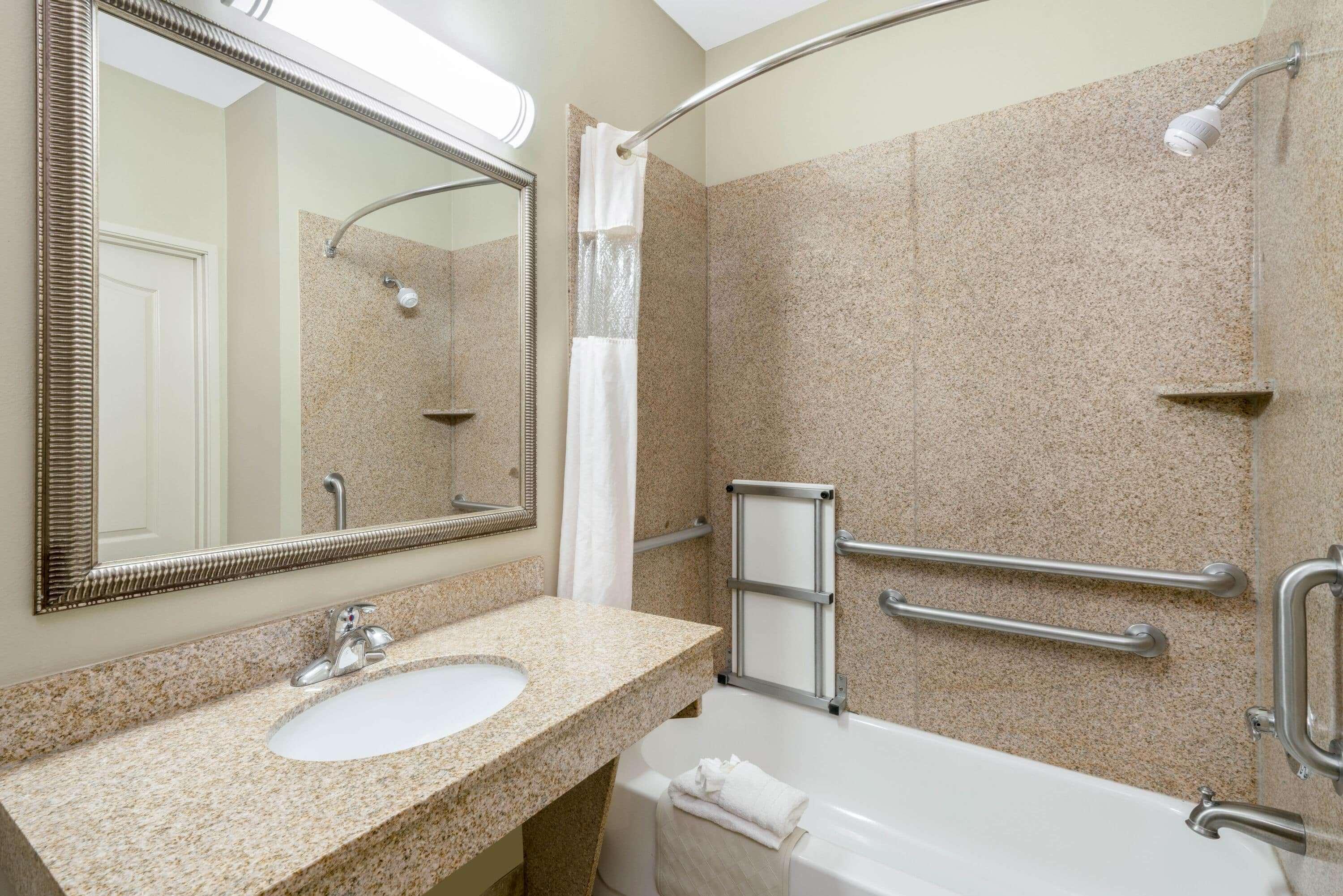 La Quinta Inn & Suites By Wyndham Broussard - Lafayette Area Bagian luar foto