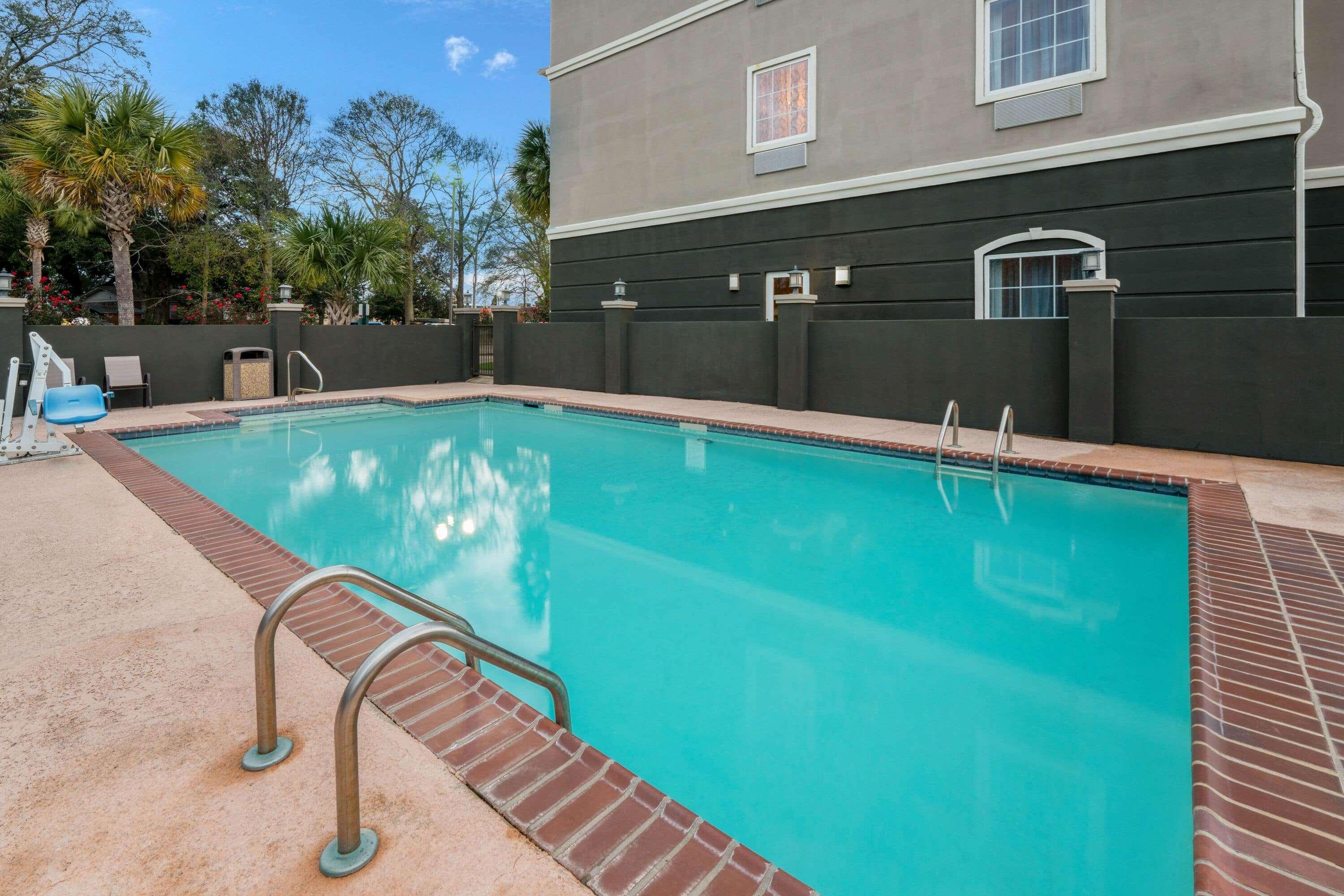 La Quinta Inn & Suites By Wyndham Broussard - Lafayette Area Bagian luar foto